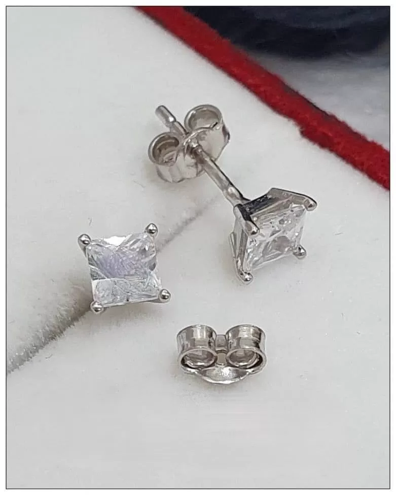 18K White Gold Square Stud Earrings