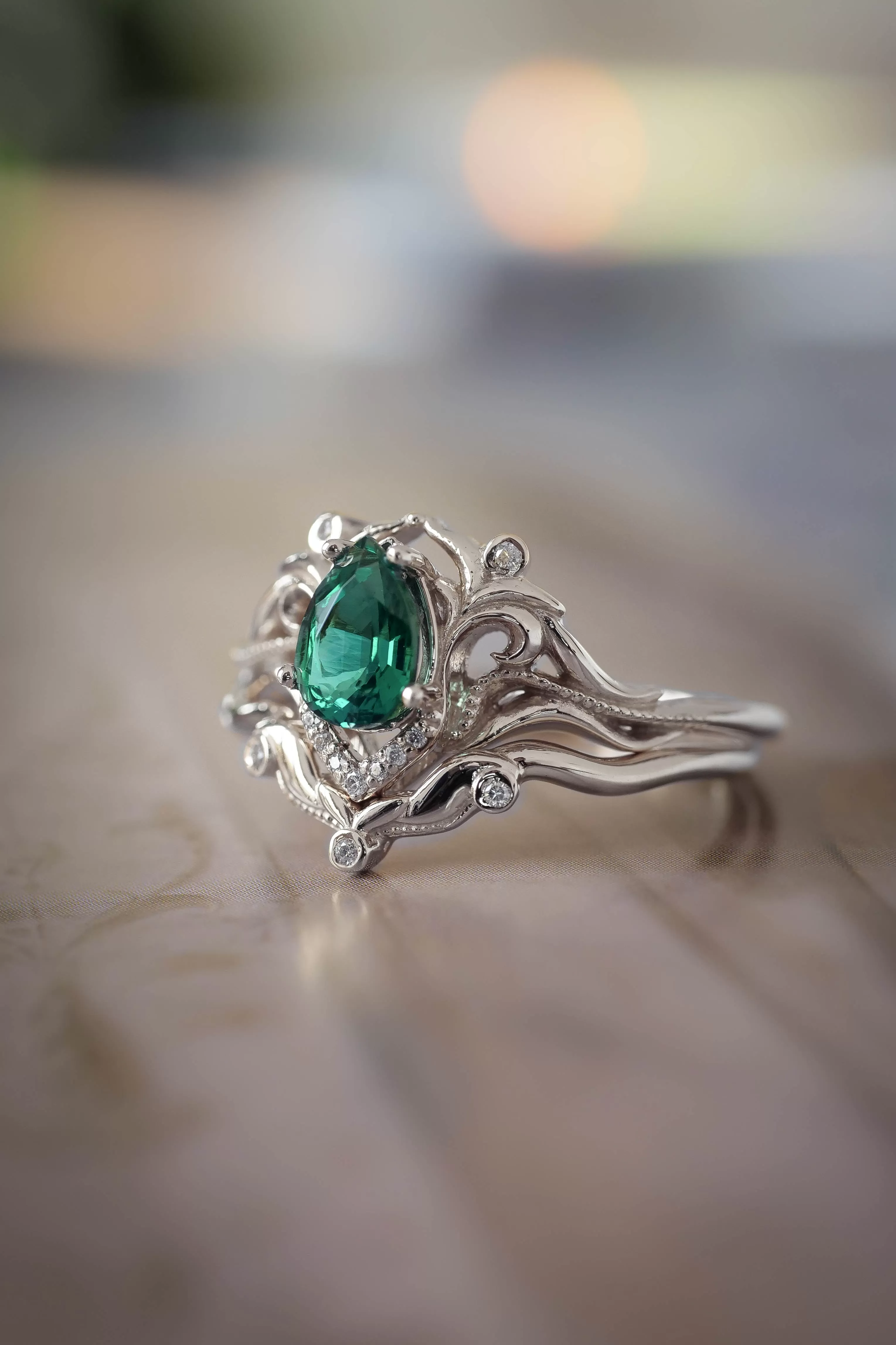 Art nouveau bridal ring set with lab emerald / Lida small