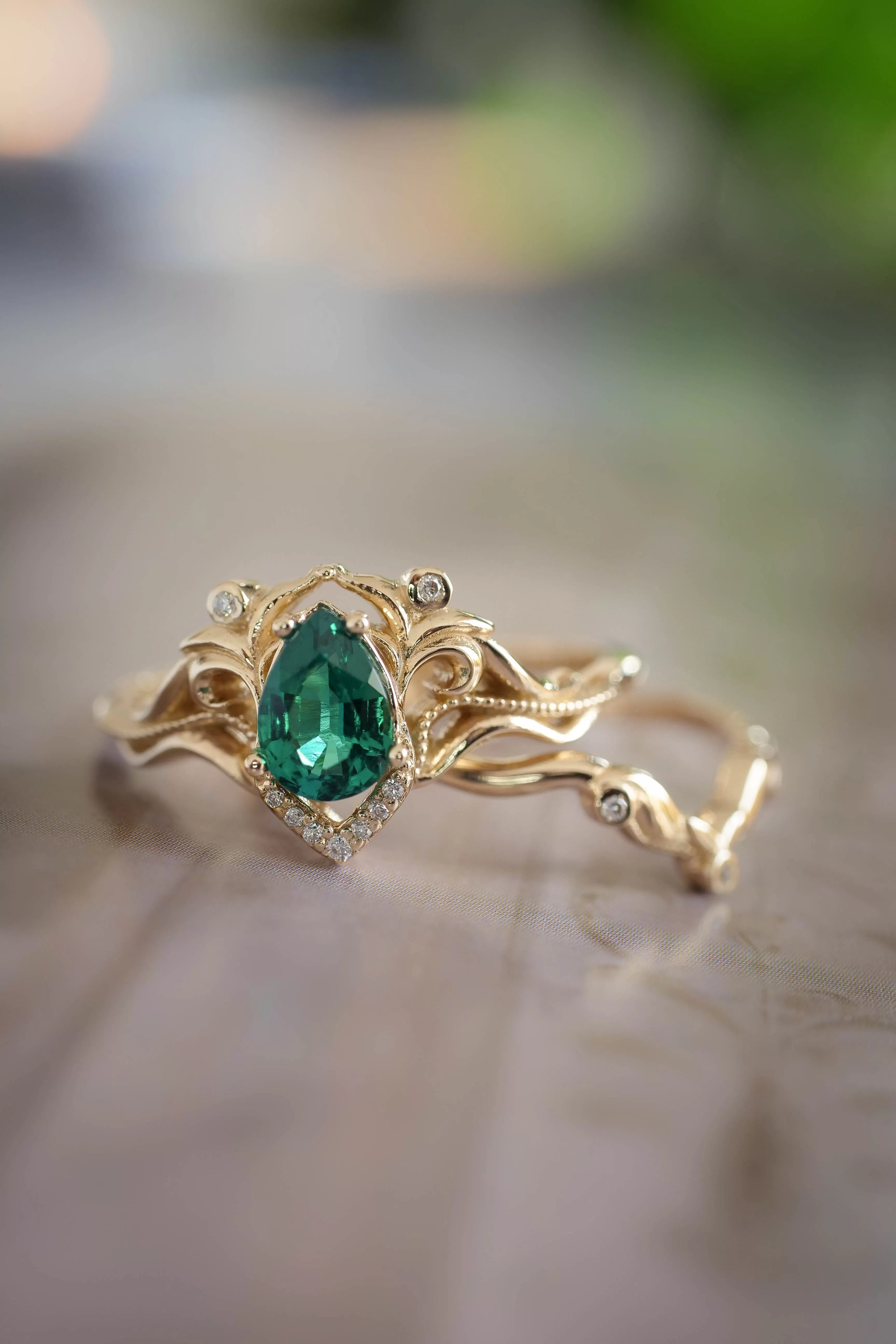 Art nouveau bridal ring set with lab emerald / Lida small