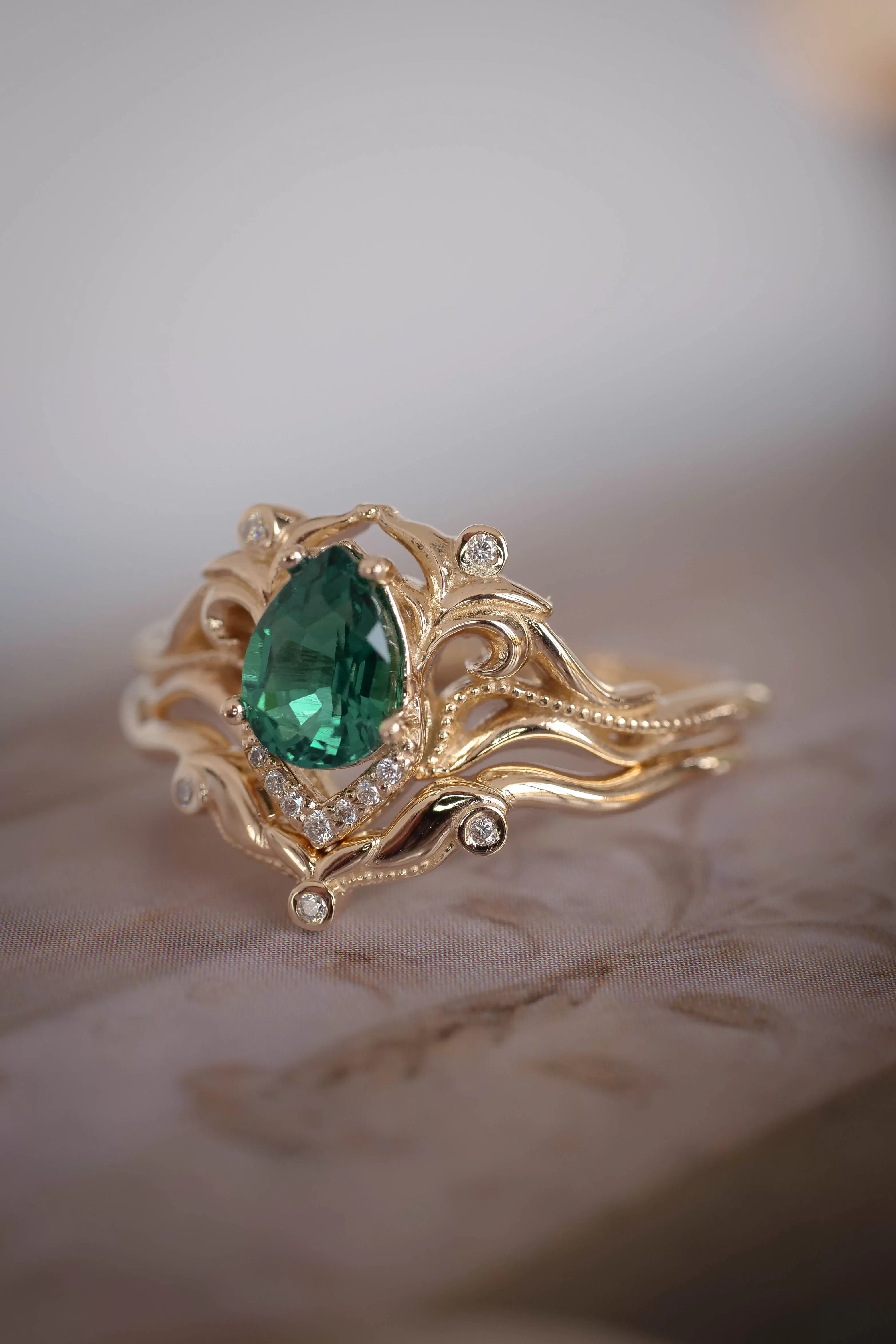 Art nouveau bridal ring set with lab emerald / Lida small