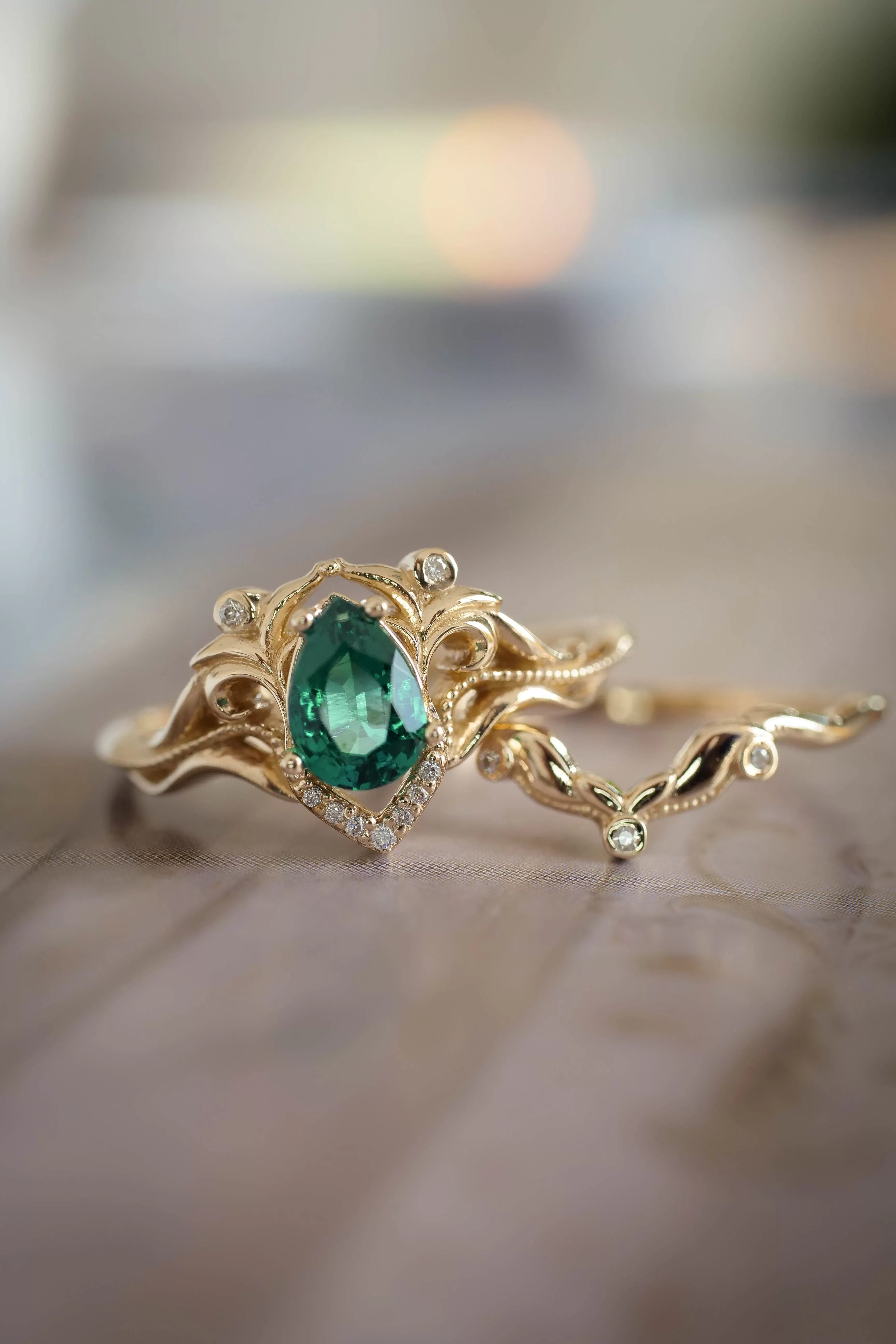 Art nouveau bridal ring set with lab emerald / Lida small