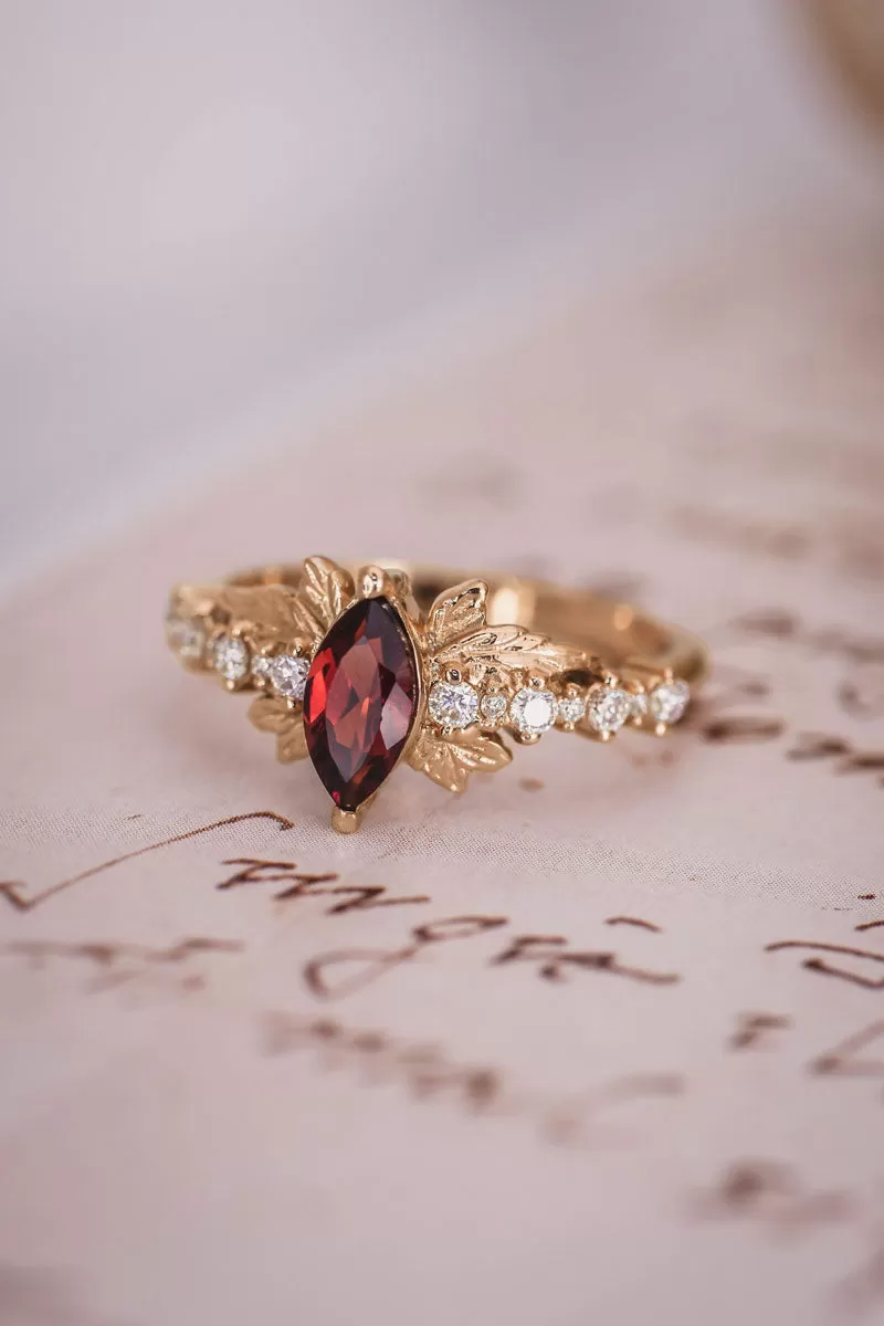 Garnet engagement ring with diamonds / Verbena