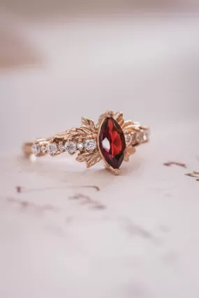 Garnet engagement ring with diamonds / Verbena