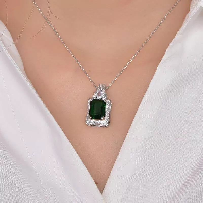 Halo Emerald Green Necklace