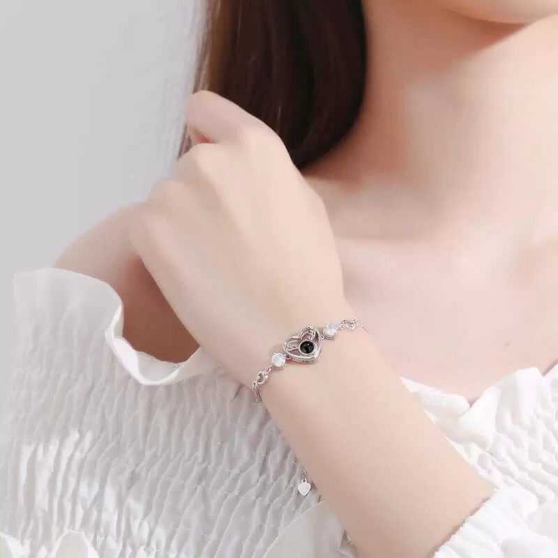 Heart-Shaped Reindeer Projection Felicity Bracelet with Picture Inside