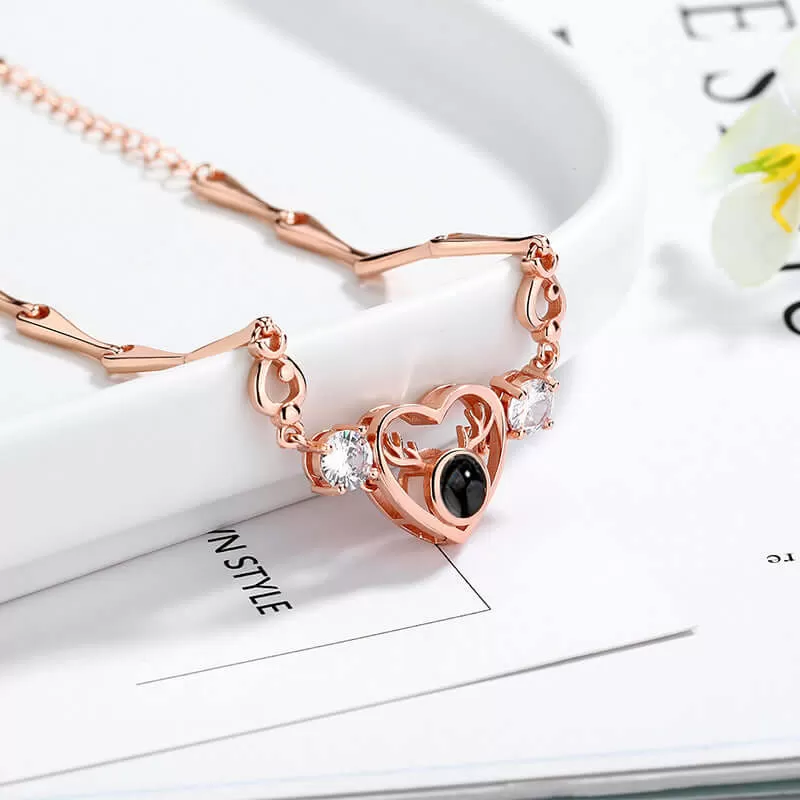 Heart-Shaped Reindeer Projection Felicity Bracelet with Picture Inside