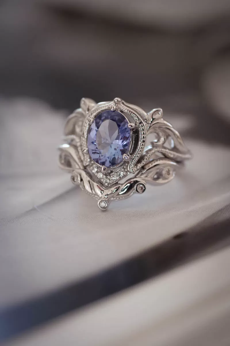 Lavender tanzanite and diamonds engagement ring / Lida oval