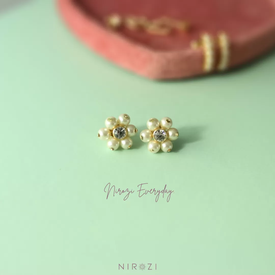 Sneh - Pearl flower earring (18K gold filled)