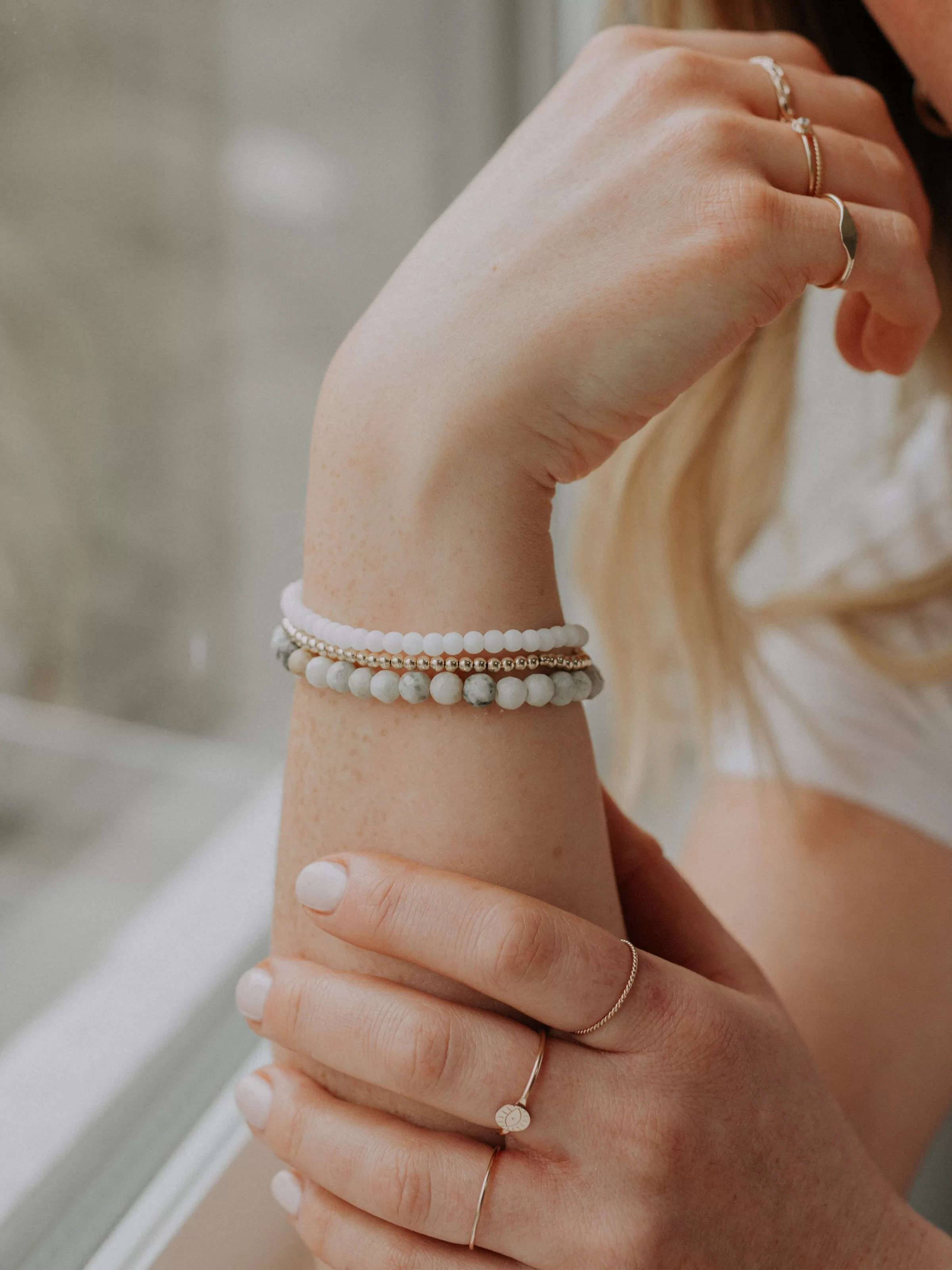 SNOW QUARTZ BRACELET