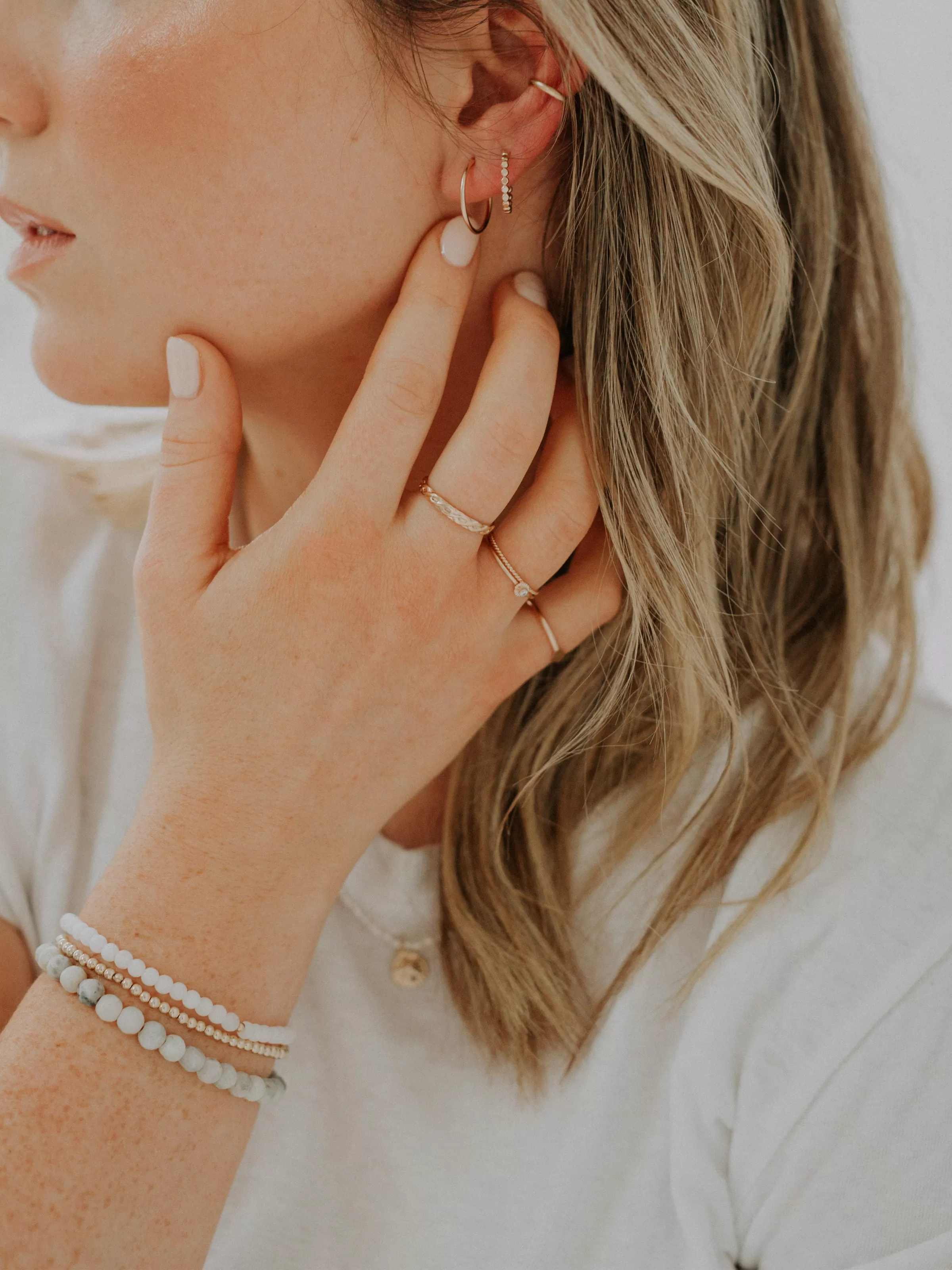 SNOW QUARTZ BRACELET