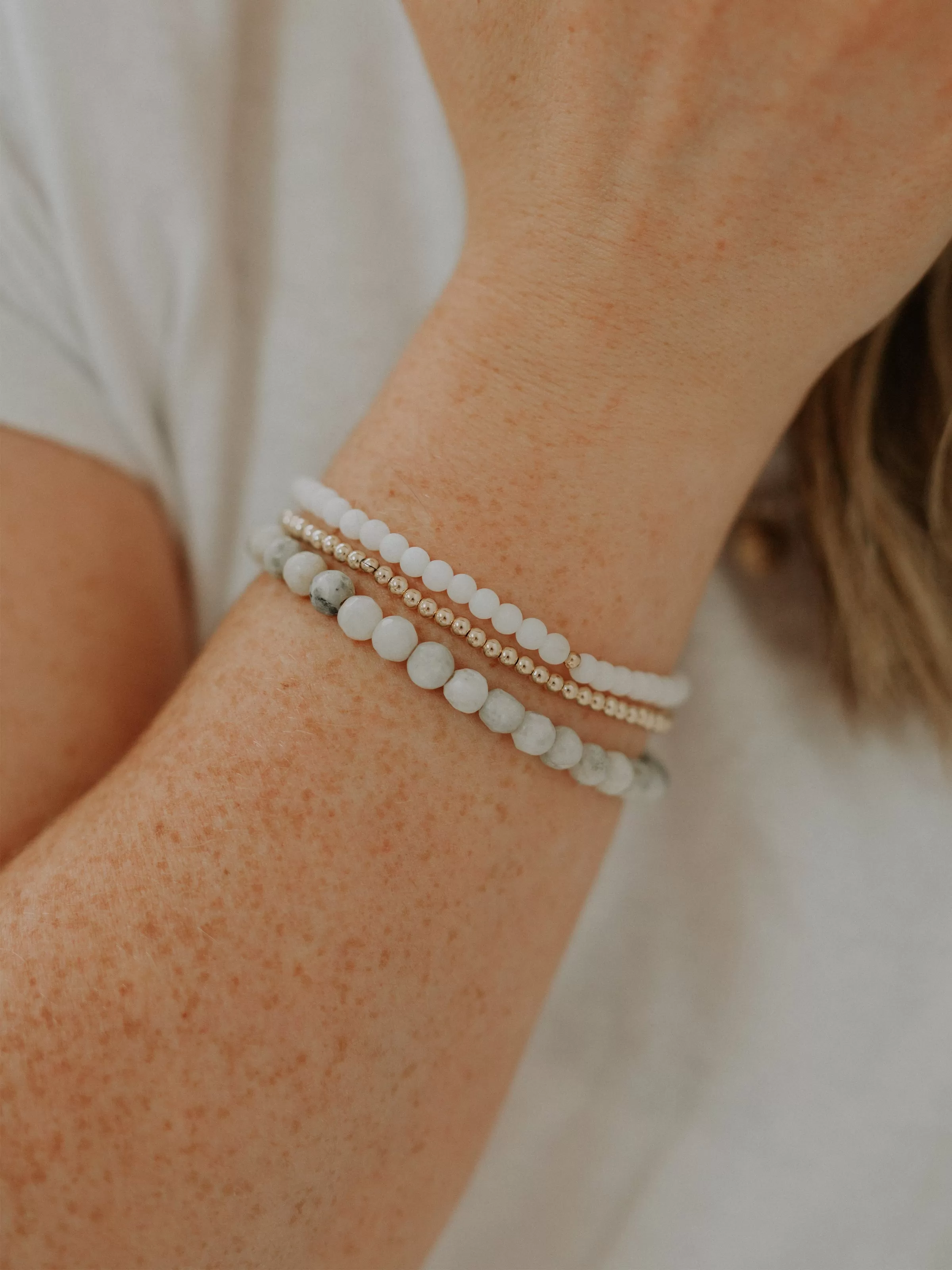 SNOW QUARTZ BRACELET