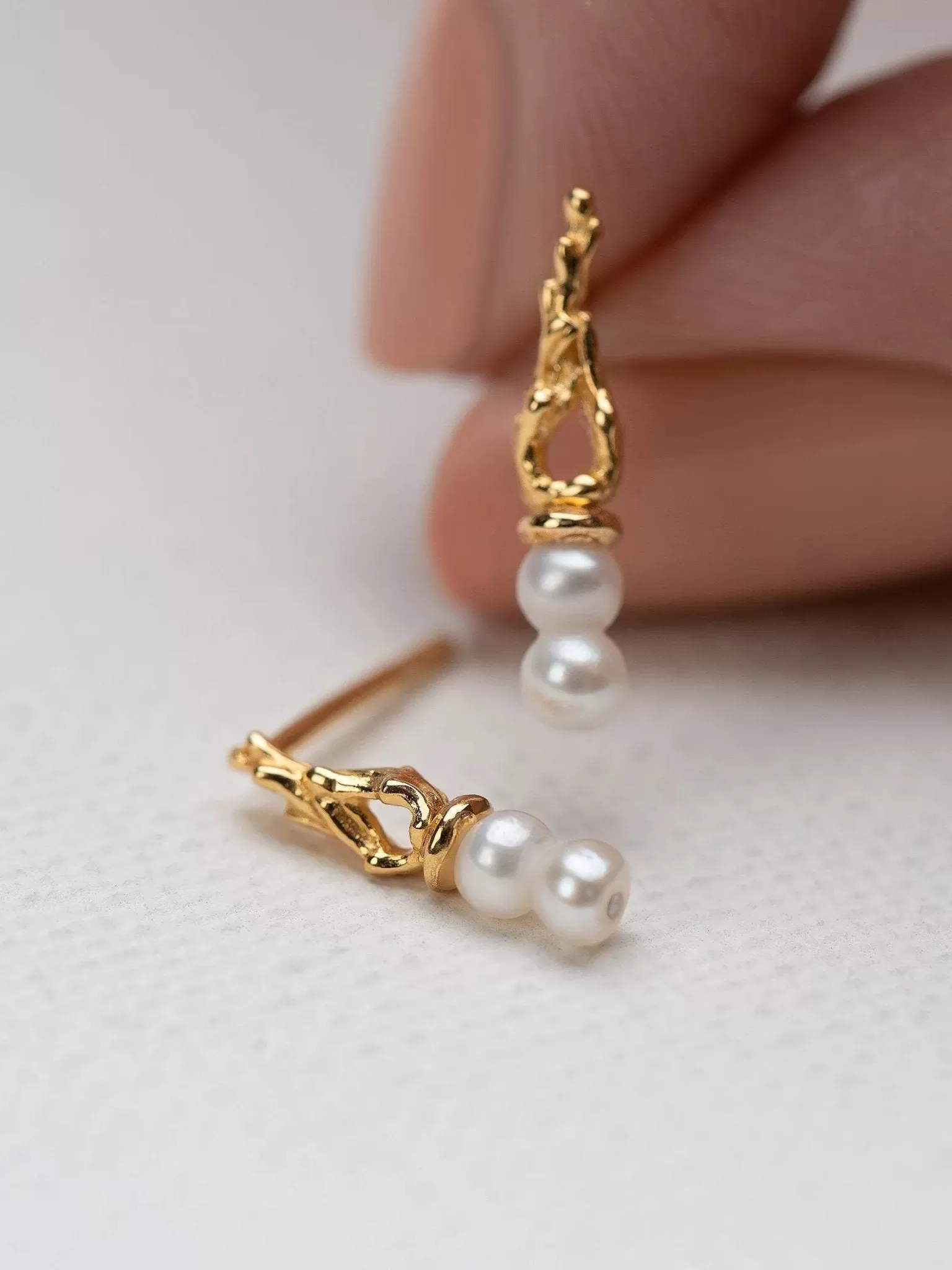 Volanta Pearl Stud Earrings