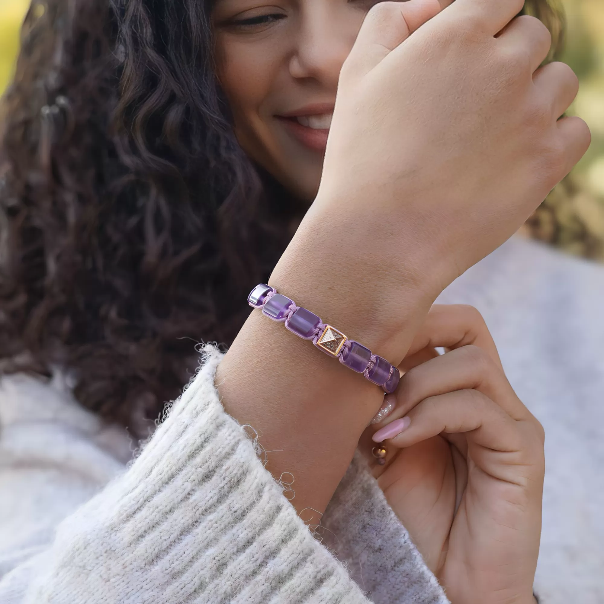 Women's AMETHYST Flat bead Bracelet with Pyramid Diamond